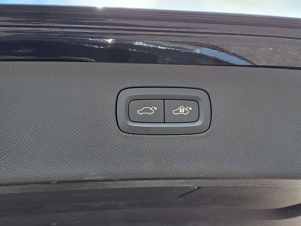Used 2024 Volvo XC90 B6 Plus AWD/4WD image 19
