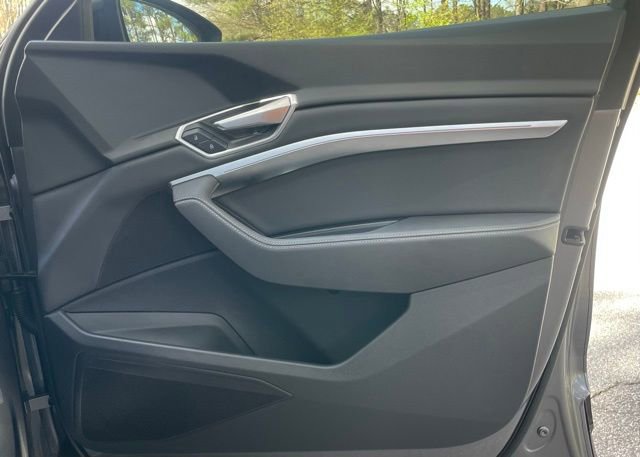 Used 2021 Audi e-tron Premium w/ Convenience Plus Package image 19