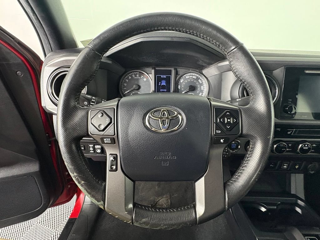 Used 2017 Toyota Tacoma TRD Off-Road w/ Premium & Technology Package AWD/4WD image 2