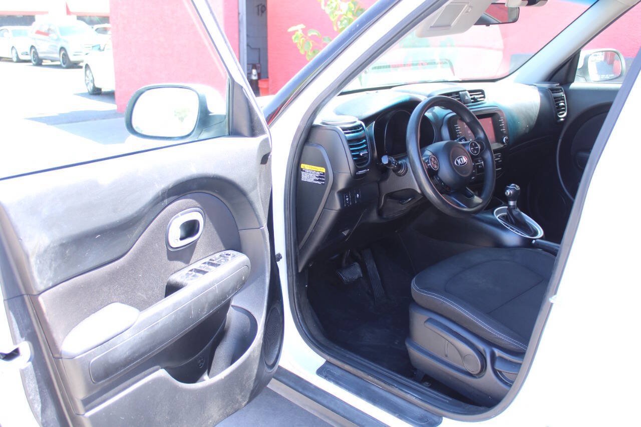 Used 2018 Kia Soul + FWD image 8