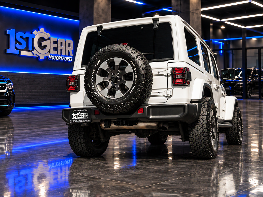Used 2018 Jeep Wrangler Unlimited Sahara w/ Uconnect 4C Nav & Sound Group AWD/4WD image 11