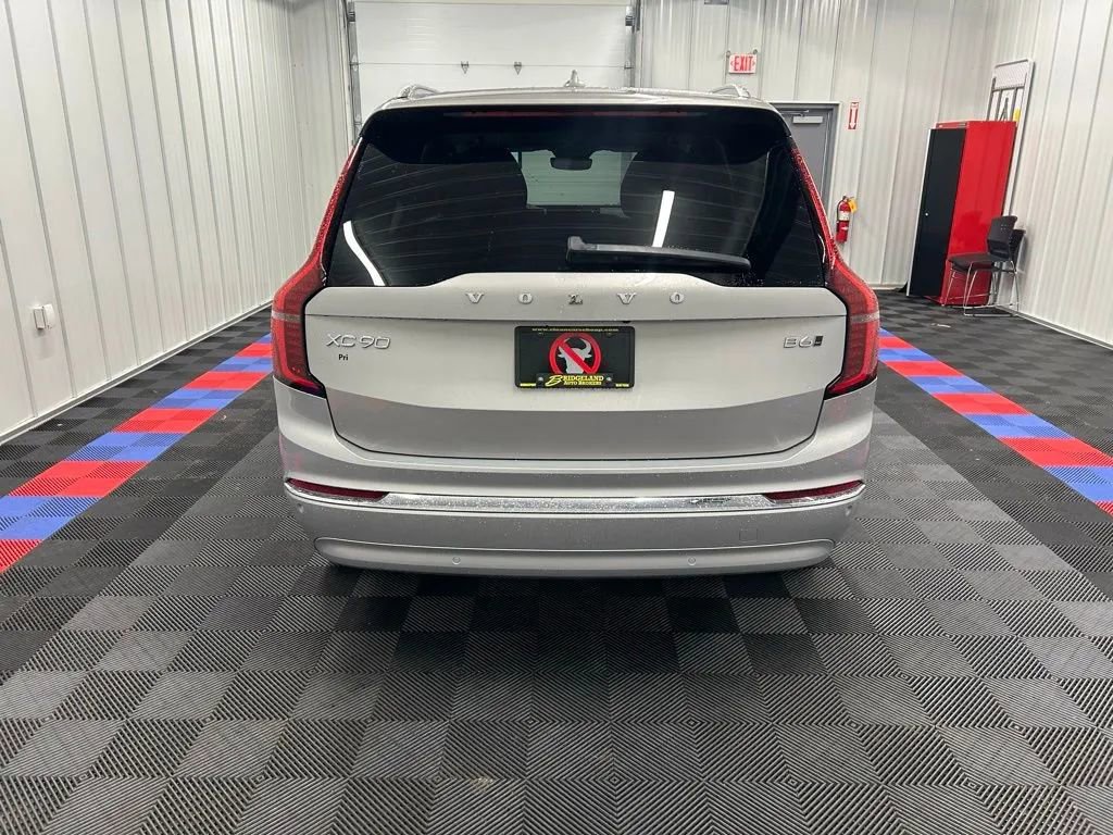 Used 2025 Volvo XC90 B6 Plus AWD/4WD image 4