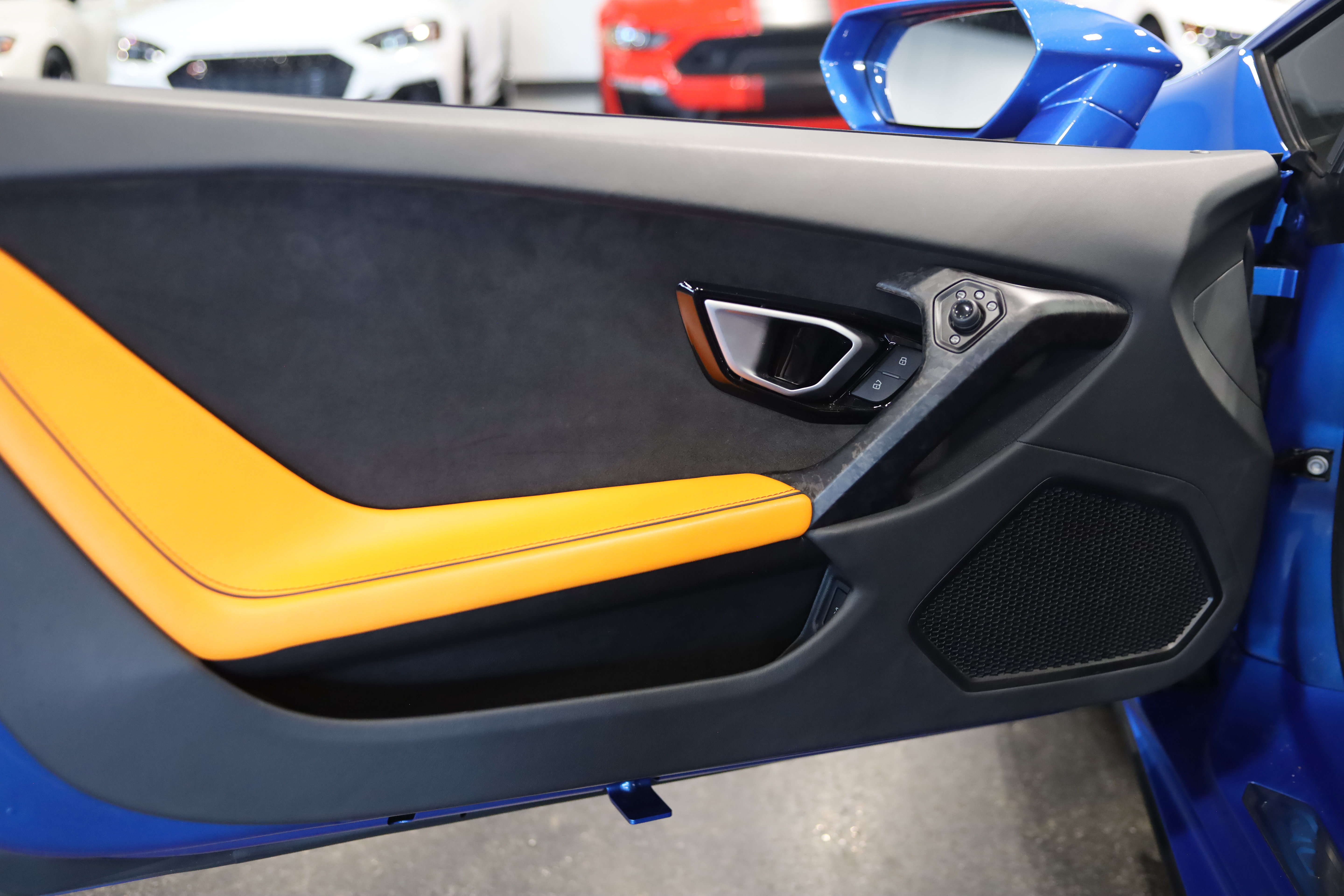 Used 2020 Lamborghini Huracan EVO RWD image 13
