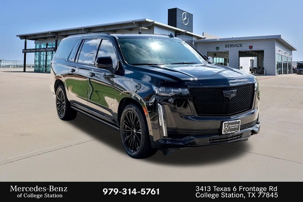 Used 2022 Cadillac Escalade ESV Sport w/ Touring Package RWD image 3