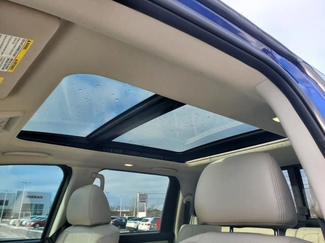 Used 2020 Nissan Titan SL w/ Moonroof Package image 22