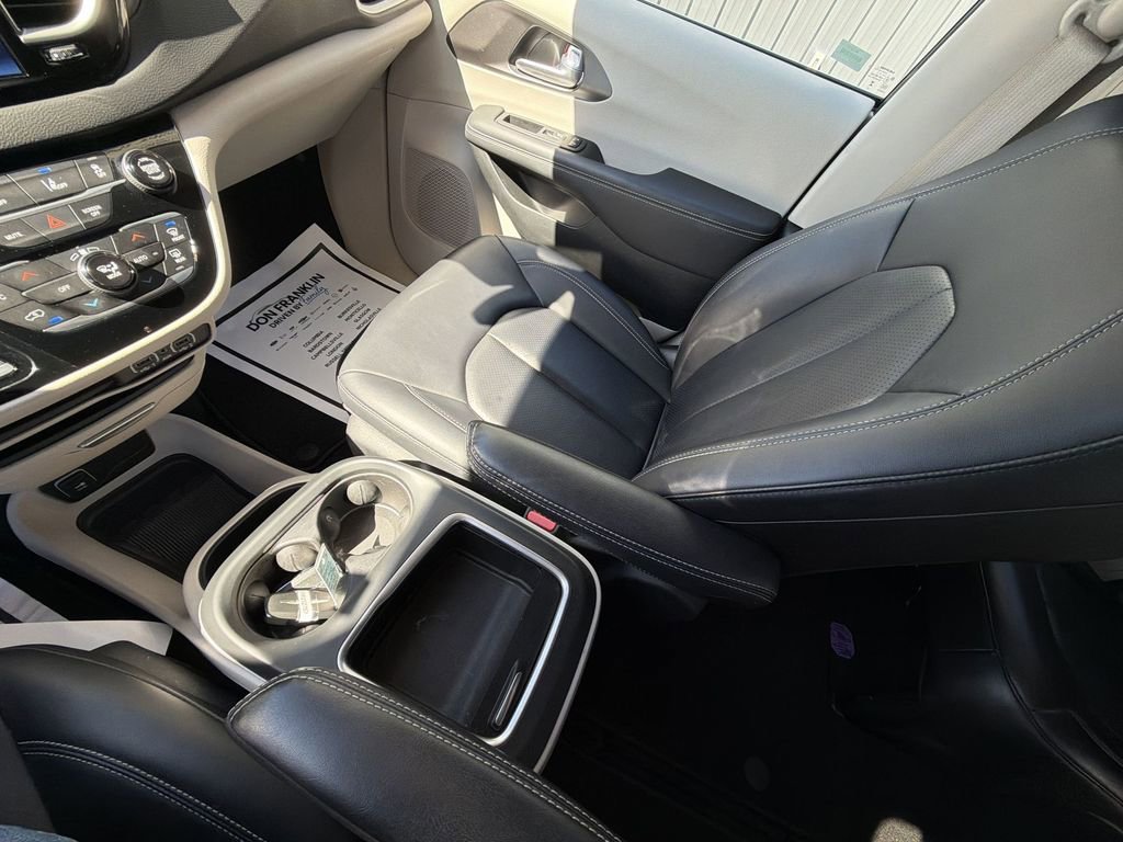 Used 2024 Chrysler Pacifica Touring-L FWD image 21