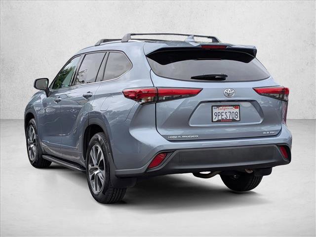 Used 2022 Toyota Highlander XLE AWD/4WD image 8
