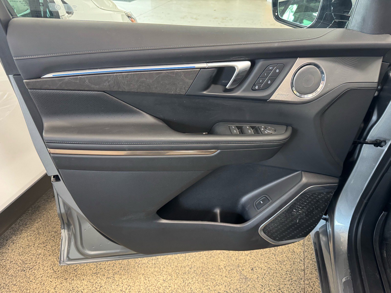 Certified 2025 Buick Enclave Avenir w/ Super Cruise Package image 17