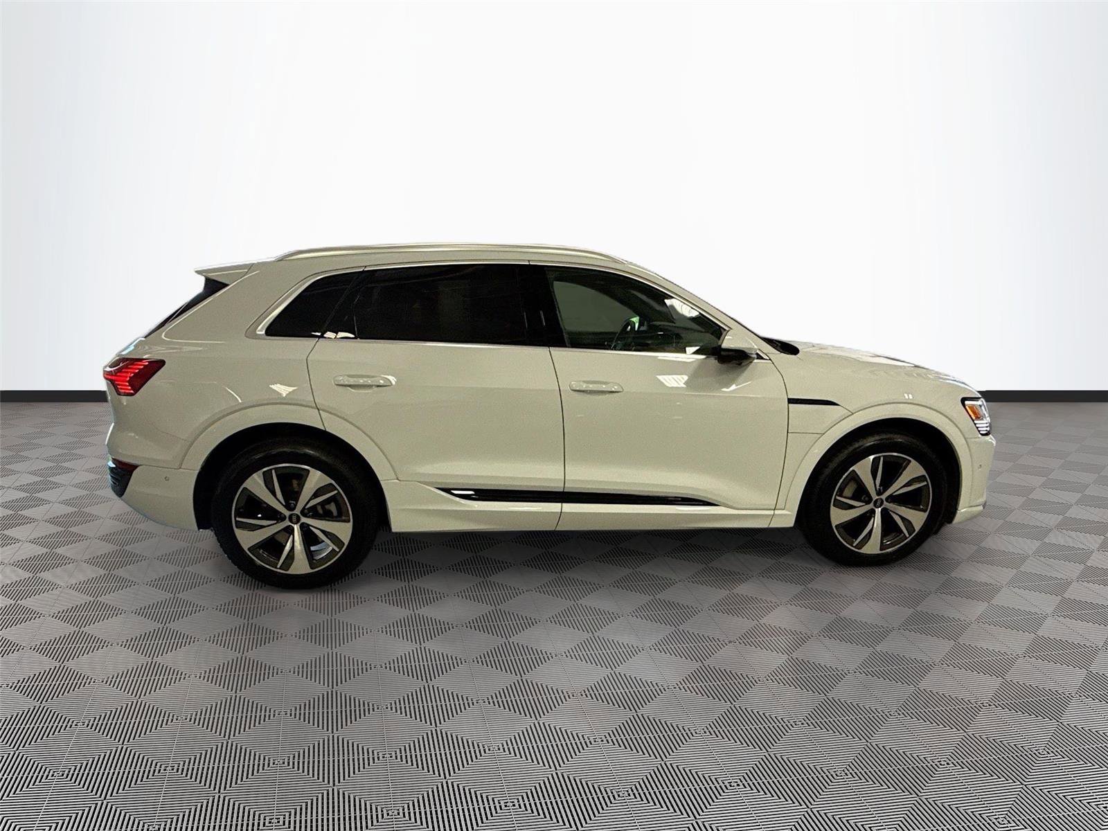 Used 2024 Audi Q8 e-tron Premium Plus w/ Premium Plus Package AWD/4WD image 8
