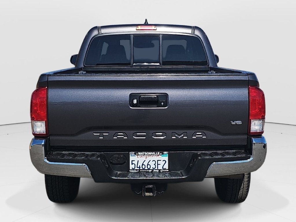 Used 2017 Toyota Tacoma SR5 w/ Tow Package RWD image 4