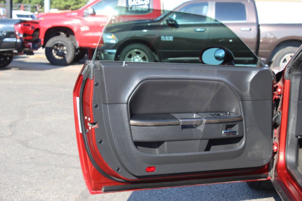 Used 2014 Dodge Challenger SXT RWD image 11