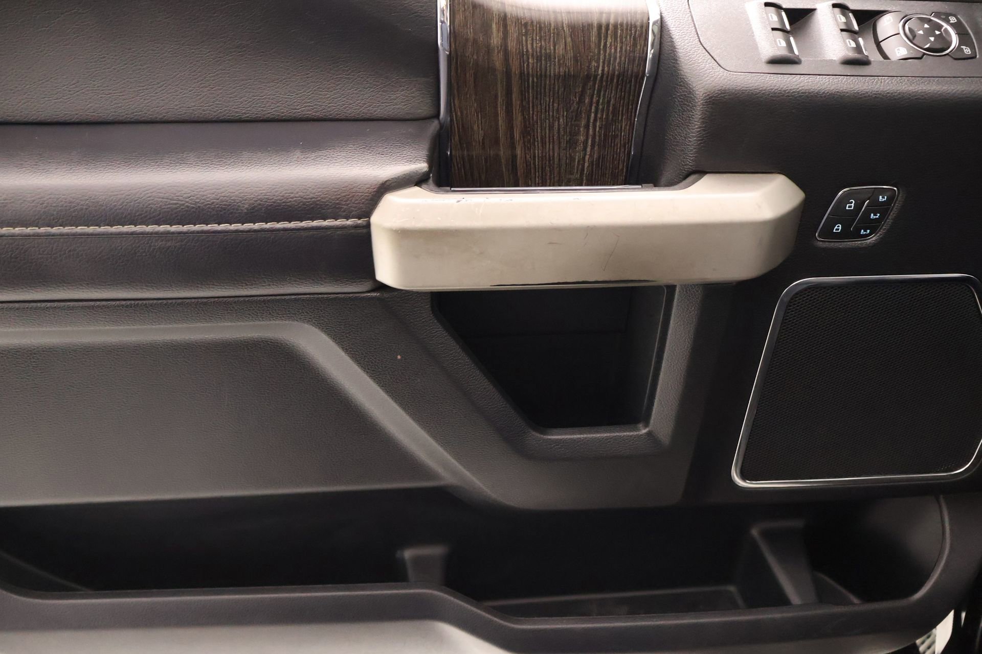 Used 2020 Ford F350 Lariat image 17