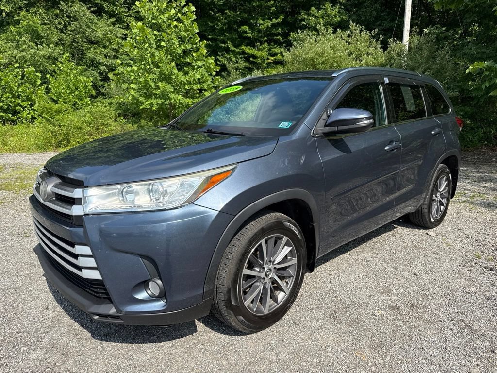 Used 2018 Toyota Highlander XLE AWD/4WD image 4