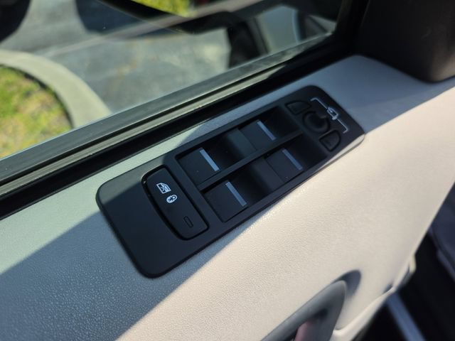 Used 2018 Land Rover Discovery Sport SE AWD/4WD image 16