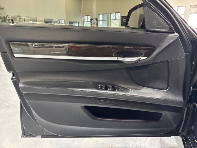 Used 2015 BMW 740Li image 25