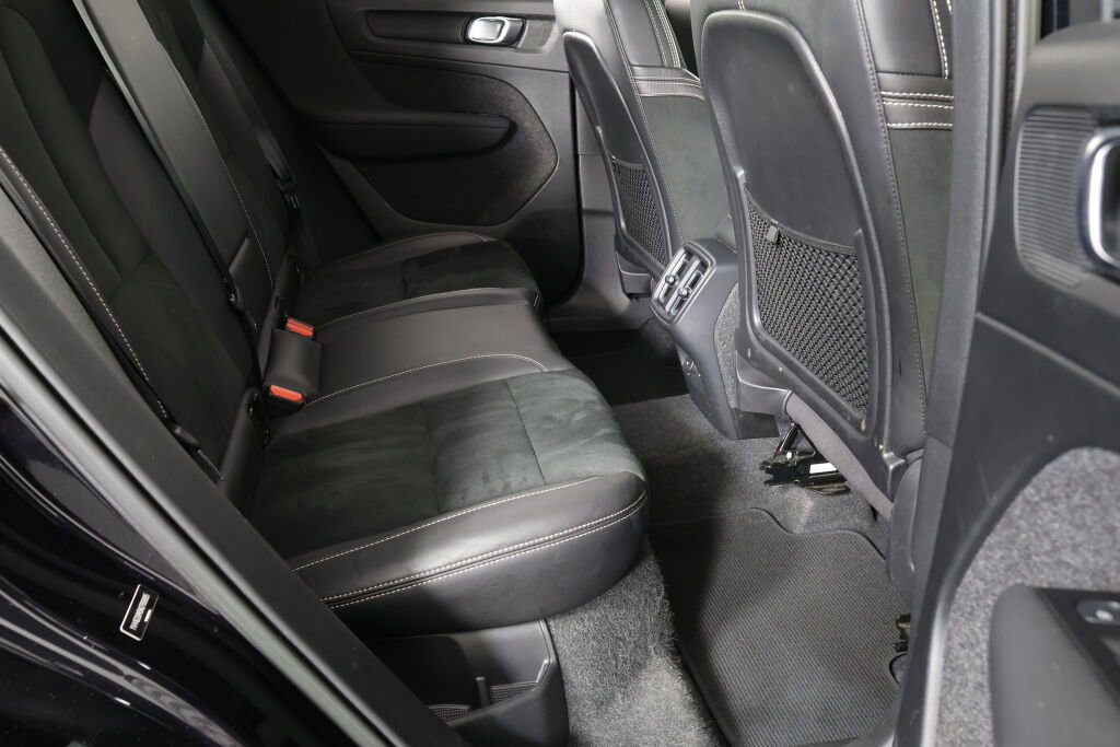Used 2022 Volvo XC40 T5 R-Design image 23