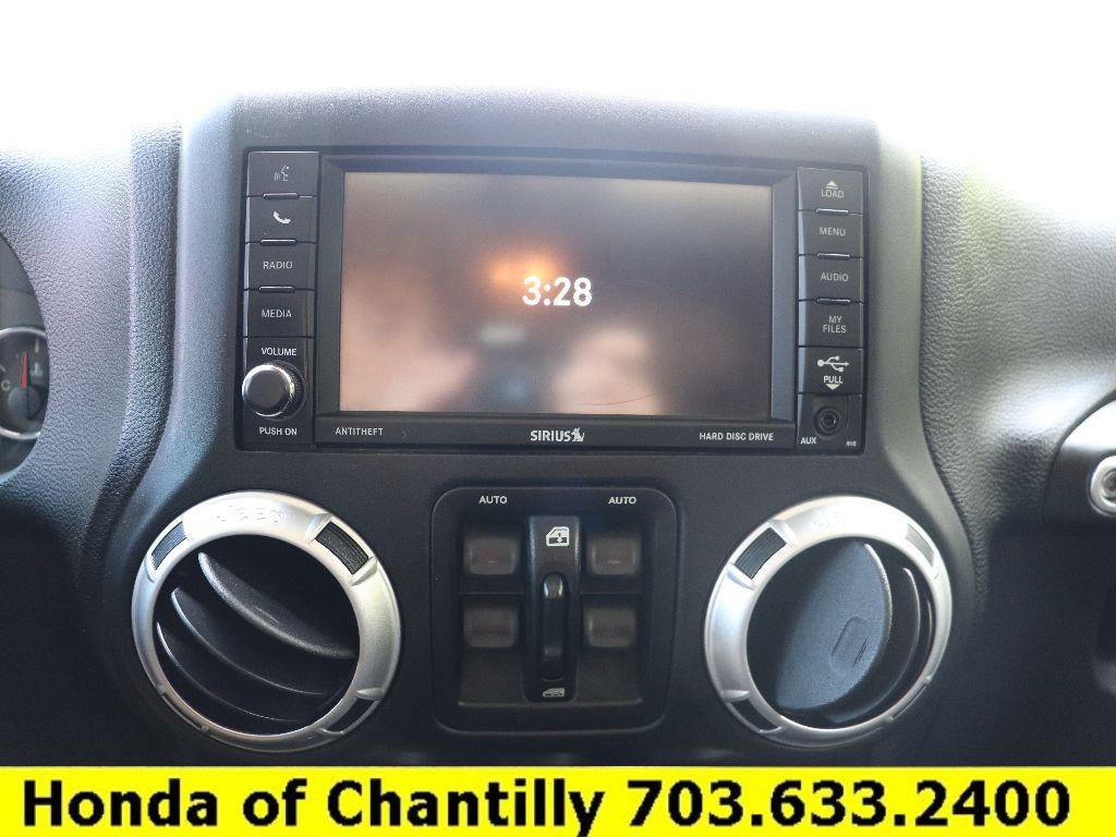 Used 2015 Jeep Wrangler Unlimited Sahara w/ Connectivity Group AWD/4WD image 16
