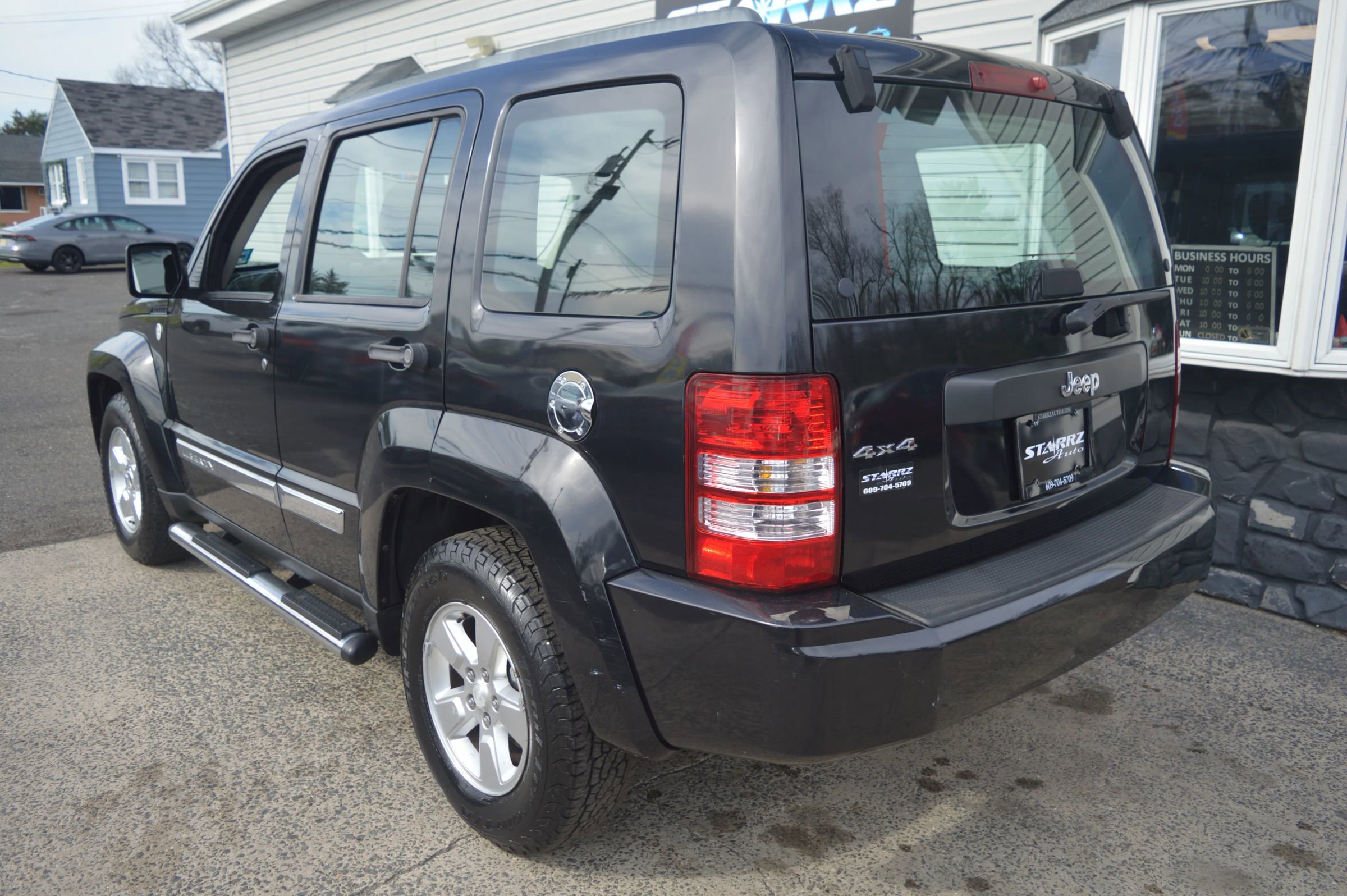 Used 2010 Jeep Liberty Sport image 3