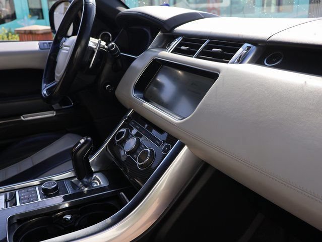 Used 2017 Land Rover Range Rover Sport SVR AWD/4WD image 9