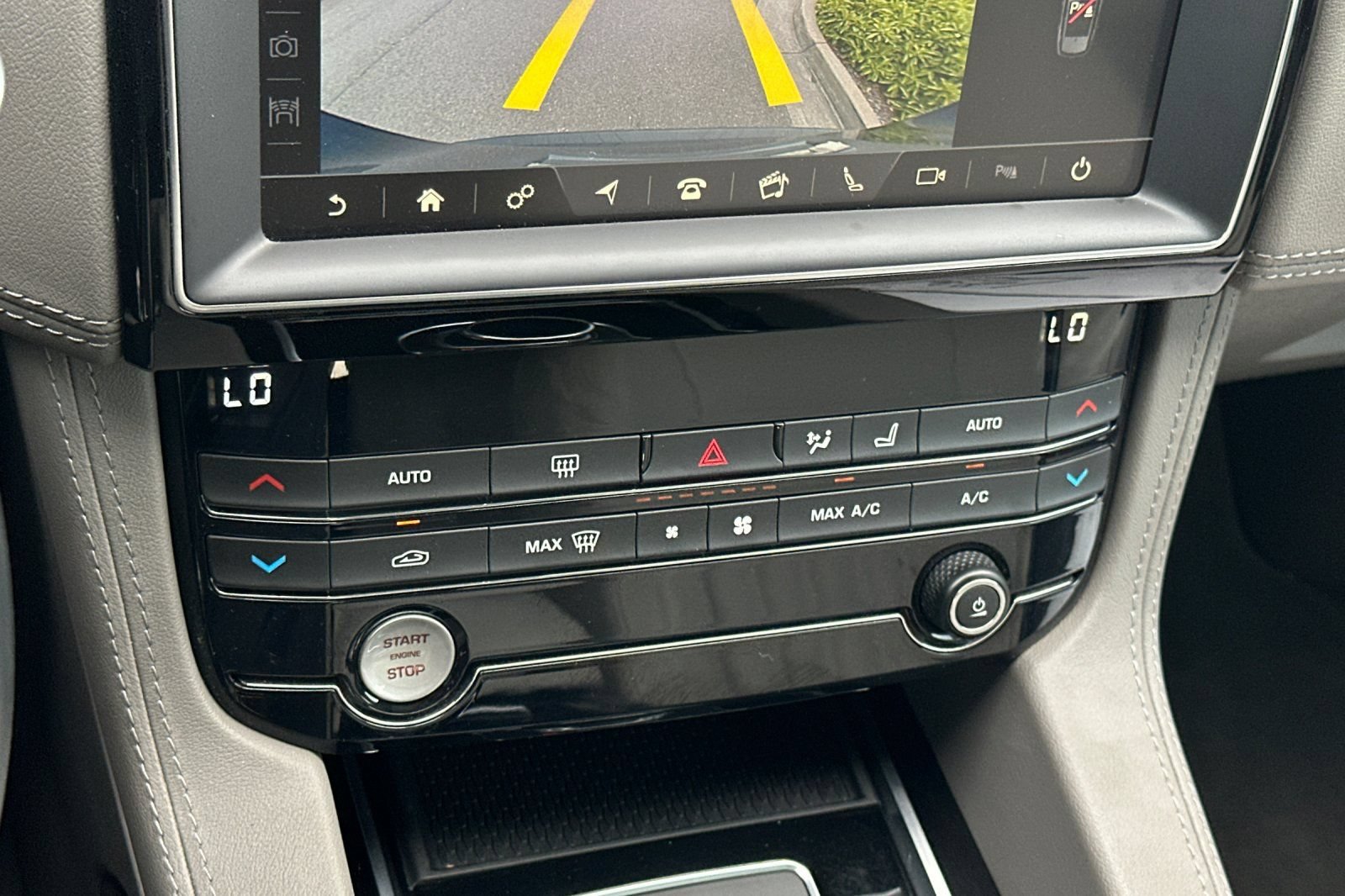 Used 2020 Jaguar F-PACE Portfolio AWD/4WD image 21