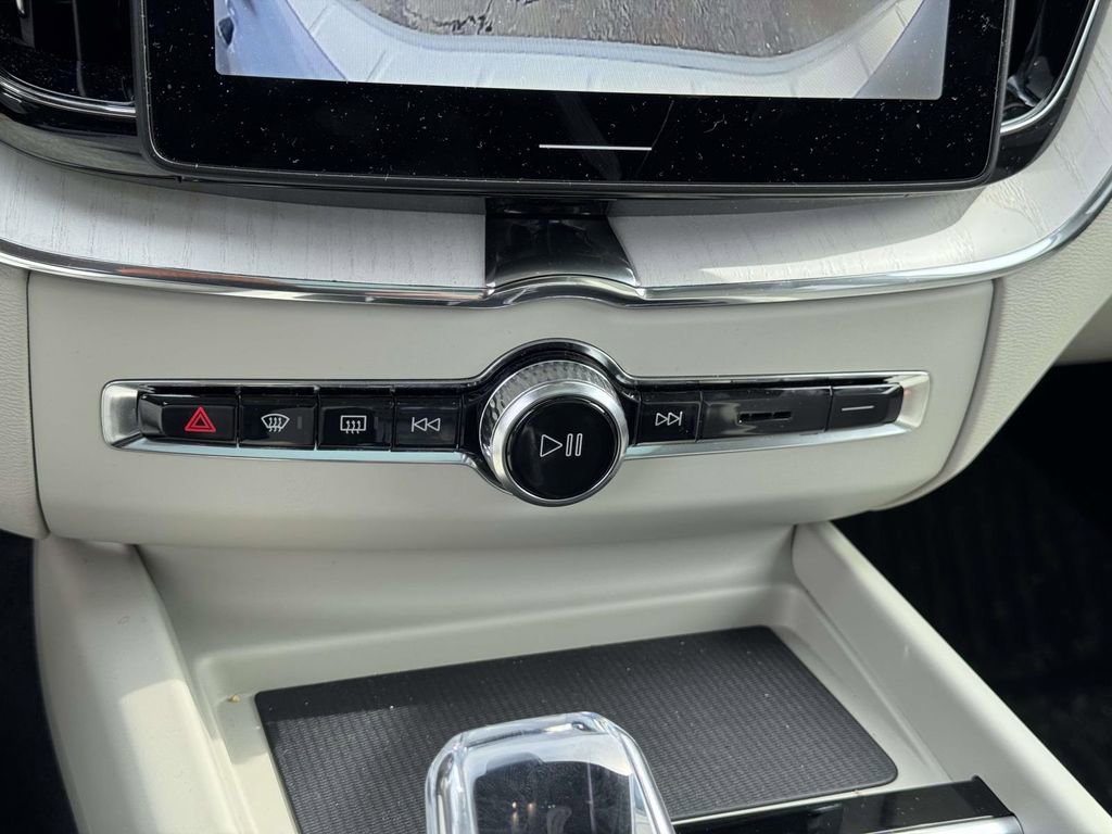 Certified 2026 Volvo XC60 B5 Ultra w/ Protection Package Premier image 27
