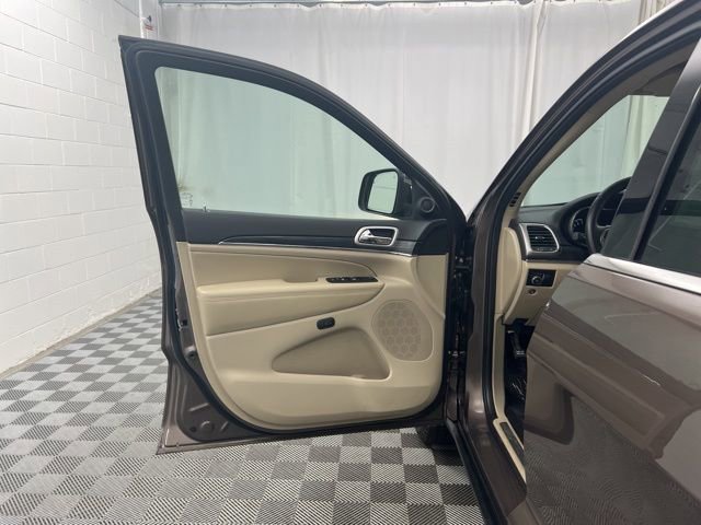 Used 2021 Jeep Grand Cherokee Limited AWD/4WD image 16