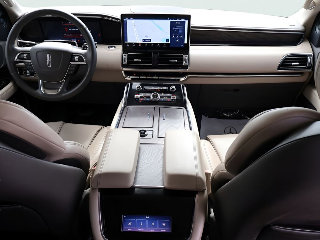 Used 2024 Lincoln Navigator Premiere image 15