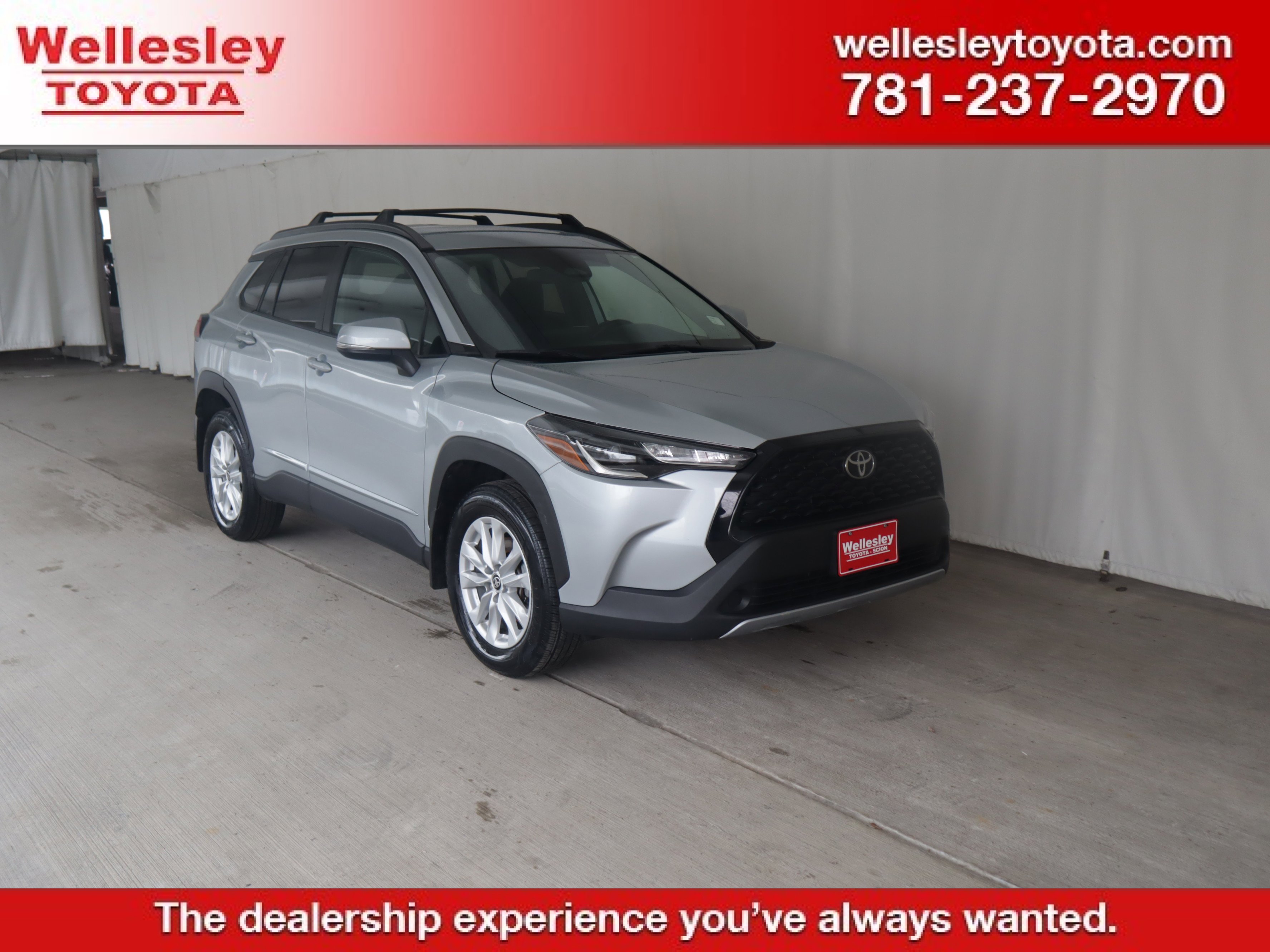 Used 2023 Toyota Corolla Cross LE image 1