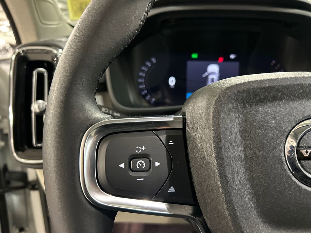 Certified 2023 Volvo XC40 B5 Plus image 13