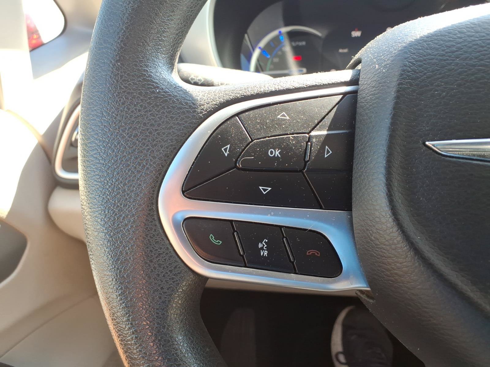 Used 2018 Chrysler Pacifica Touring Plus FWD image 12