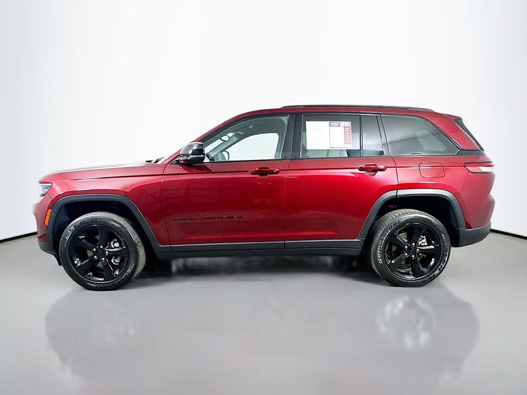 Used 2023 Jeep Grand Cherokee Altitude image 5