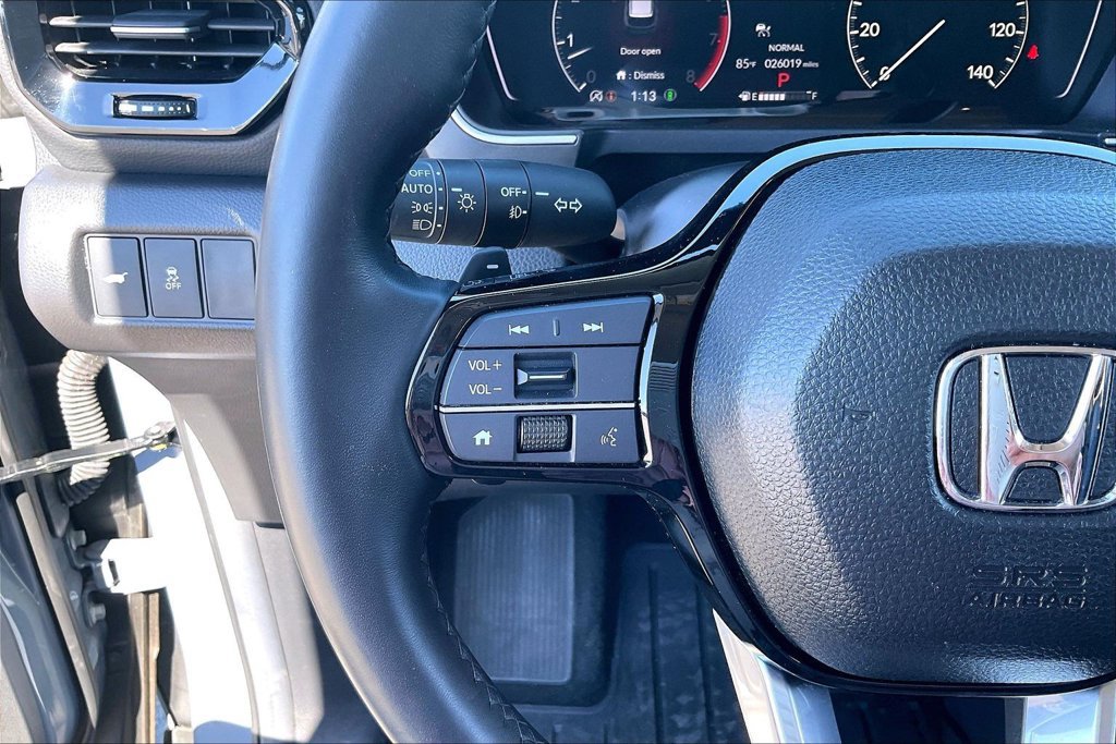 Used 2025 Honda Pilot Touring image 11