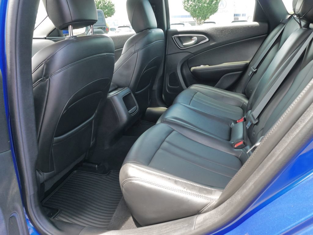 Used 2017 Chrysler 200 Limited Platinum FWD image 17