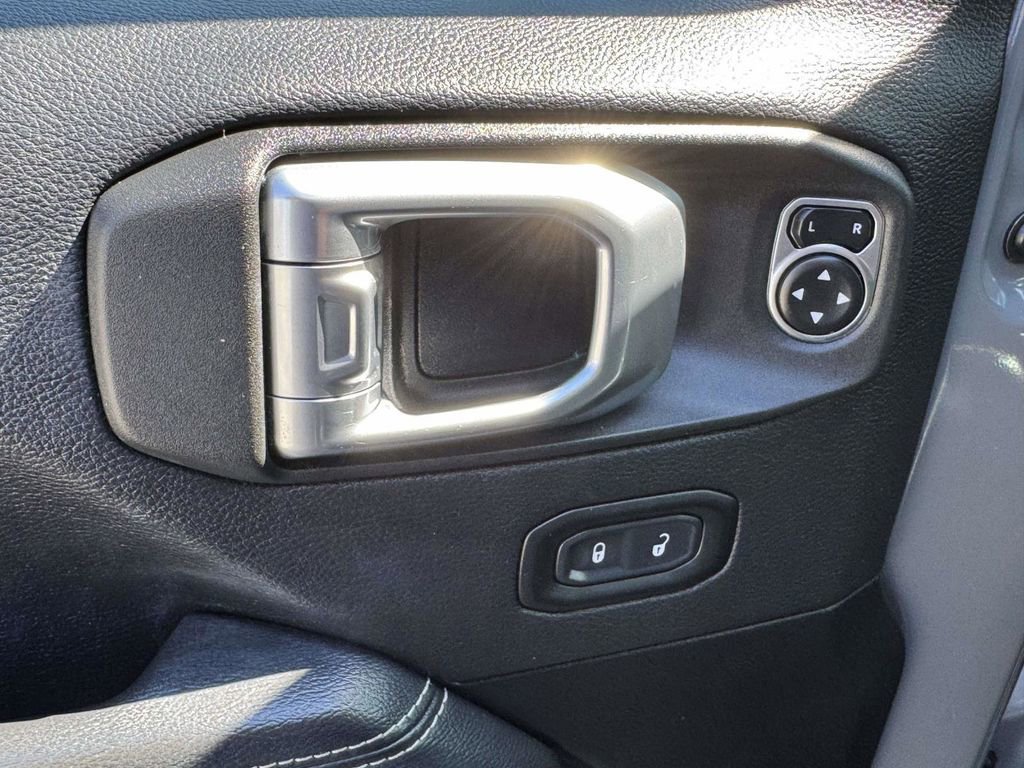 Used 2021 Jeep Wrangler Unlimited Sahara image 20