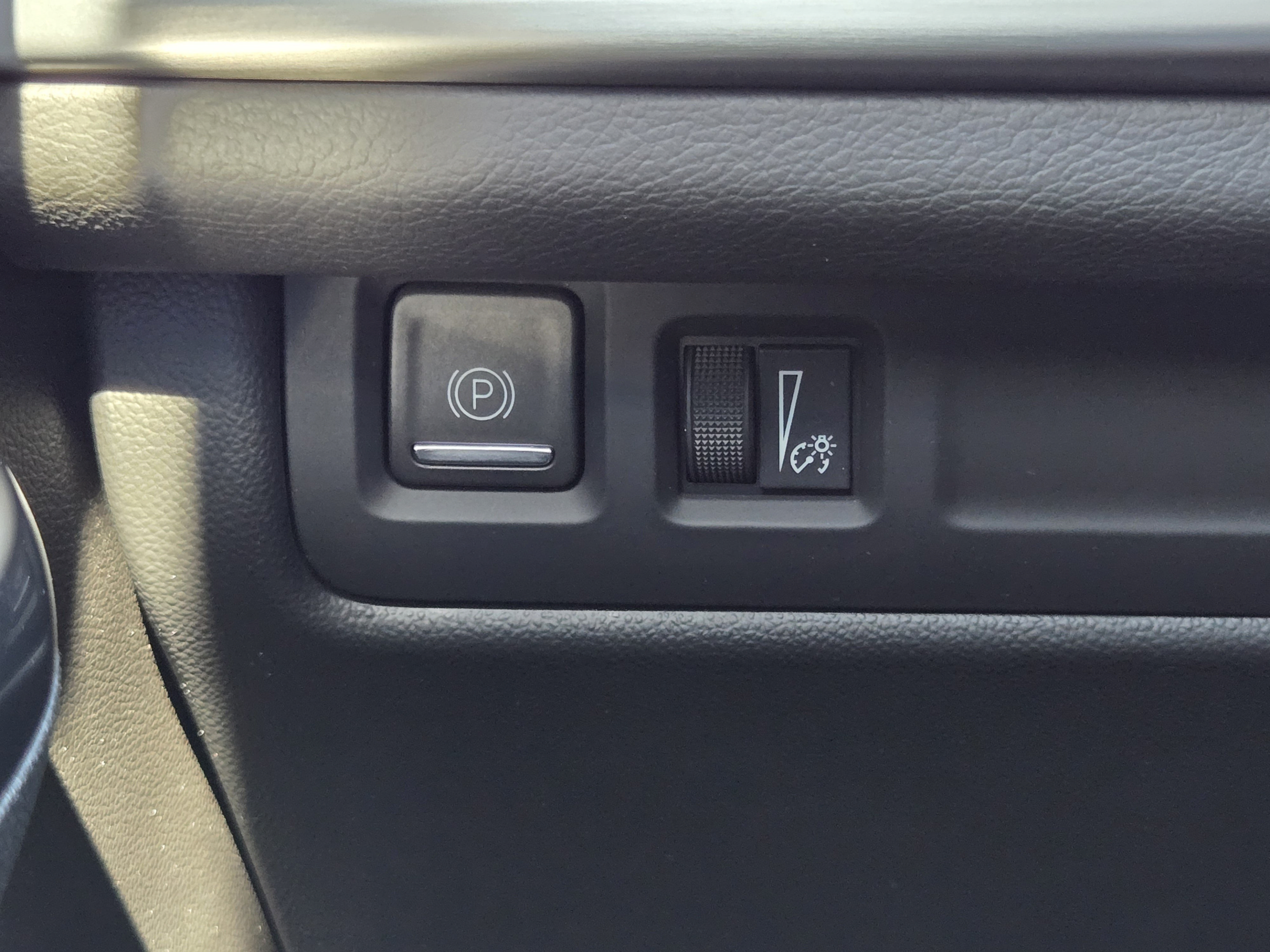 Used 2024 Cadillac XT4 Sport w/ Cold Weather Package FWD image 20