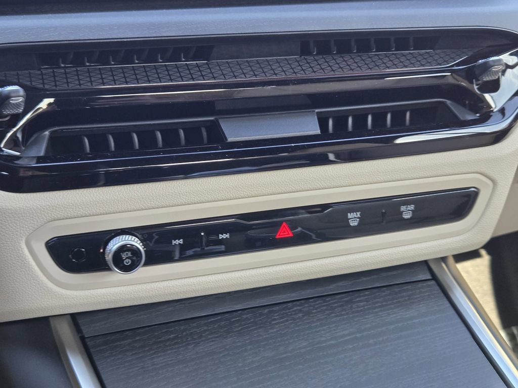 New 2026 BMW 430i xDrive Convertible w/ Driving Assistance Package image 22