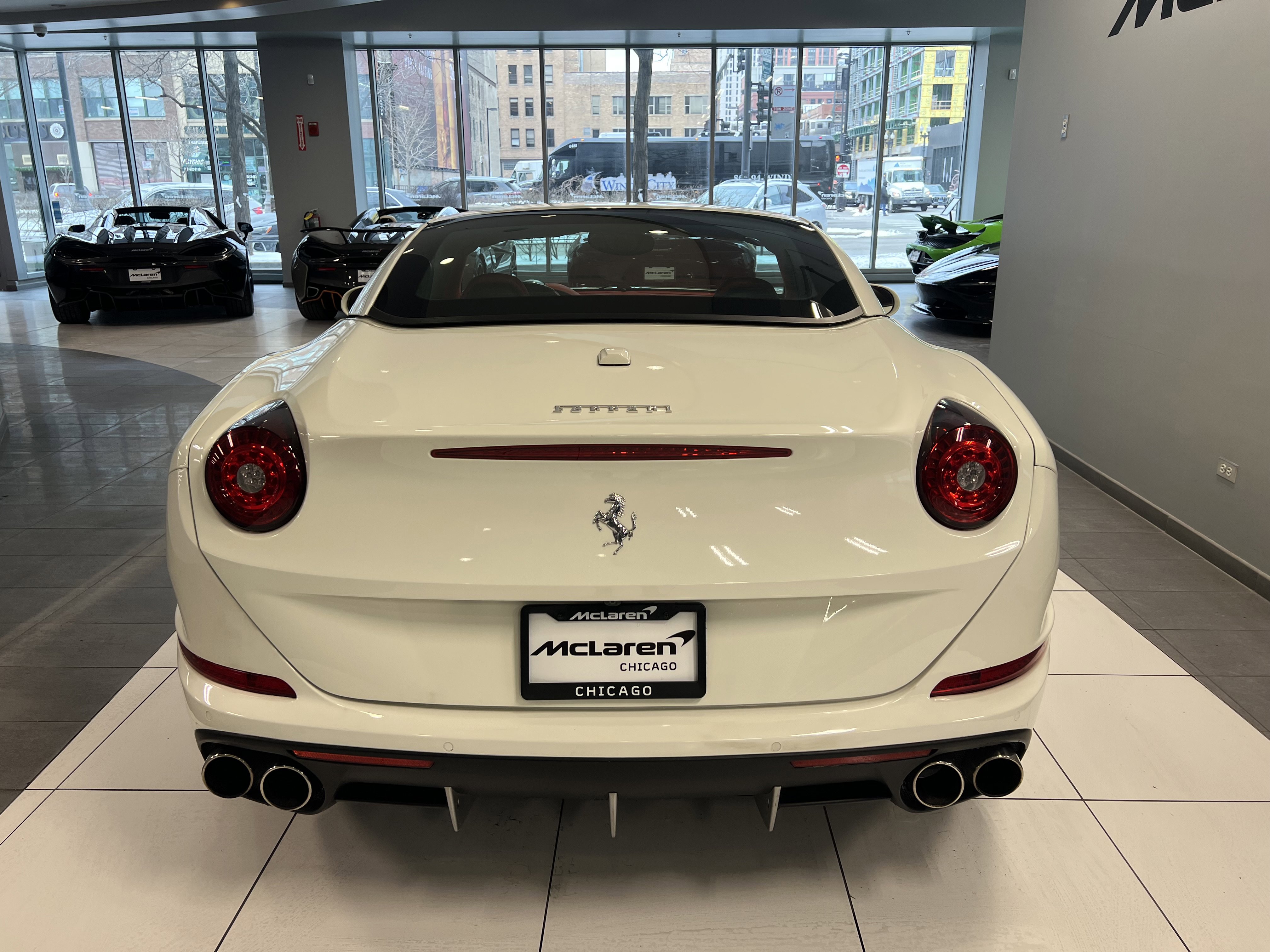 Used 2017 Ferrari California T image 8
