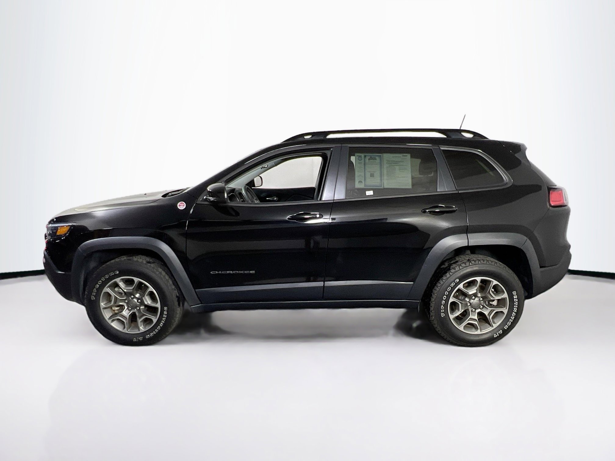 Used 2022 Jeep Cherokee Trailhawk image 8