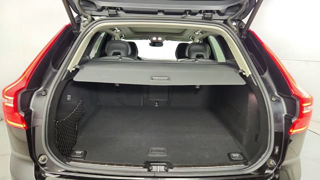 Certified 2023 Volvo XC60 T8 Plus AWD/4WD image 38