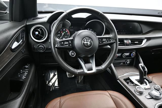 Used 2023 Alfa Romeo Stelvio Ti AWD/4WD image 18