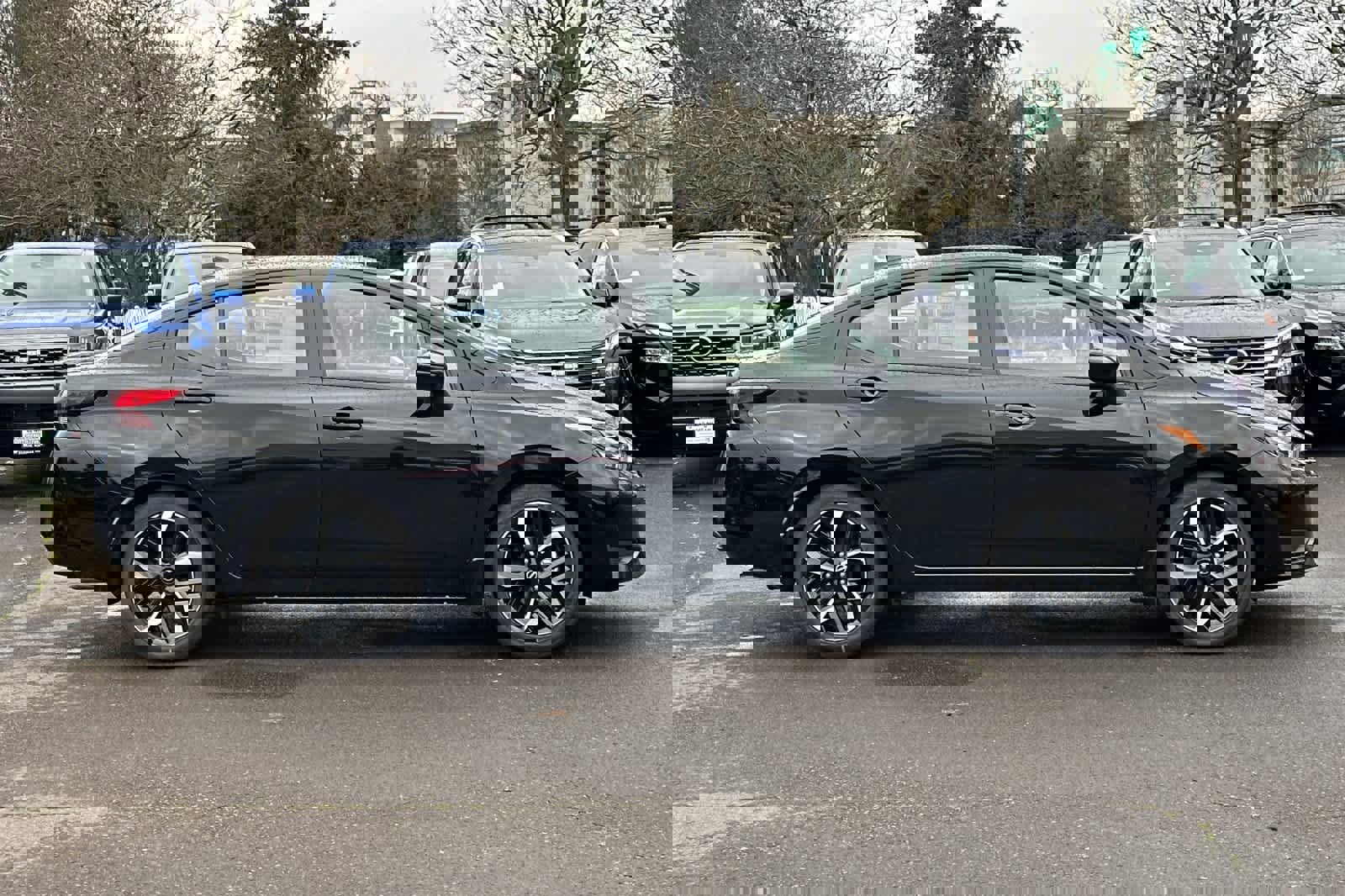 New 2025 Nissan Versa SR w/ Trunk Package image 8