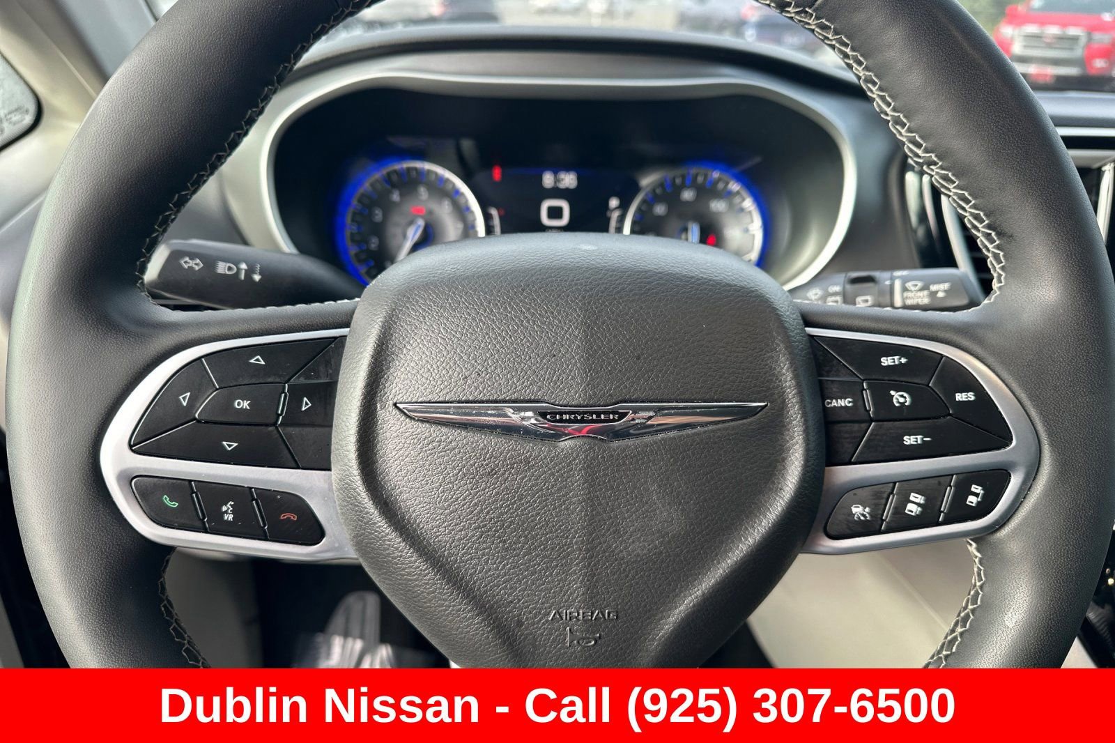Used 2022 Chrysler Pacifica Touring-L FWD image 37