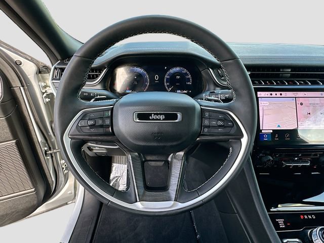 Used 2024 Jeep Grand Cherokee Limited w/ Black Appearance Package AWD/4WD image 11