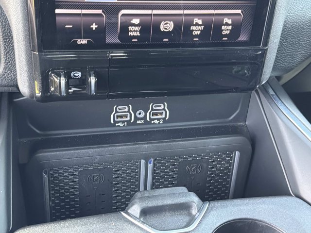 Used 2025 RAM 2500 Laramie AWD/4WD image 35