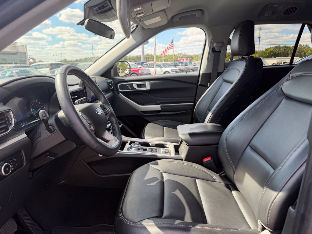 Used 2023 Ford Explorer XLT w/ Equipment Group 202A AWD/4WD image 15