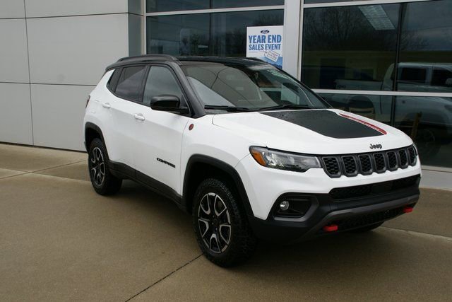 Used 2025 Jeep Compass Trailhawk image 7