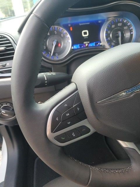 Used 2023 Chrysler 300 Touring w/ Sport Appearance Package RWD image 7