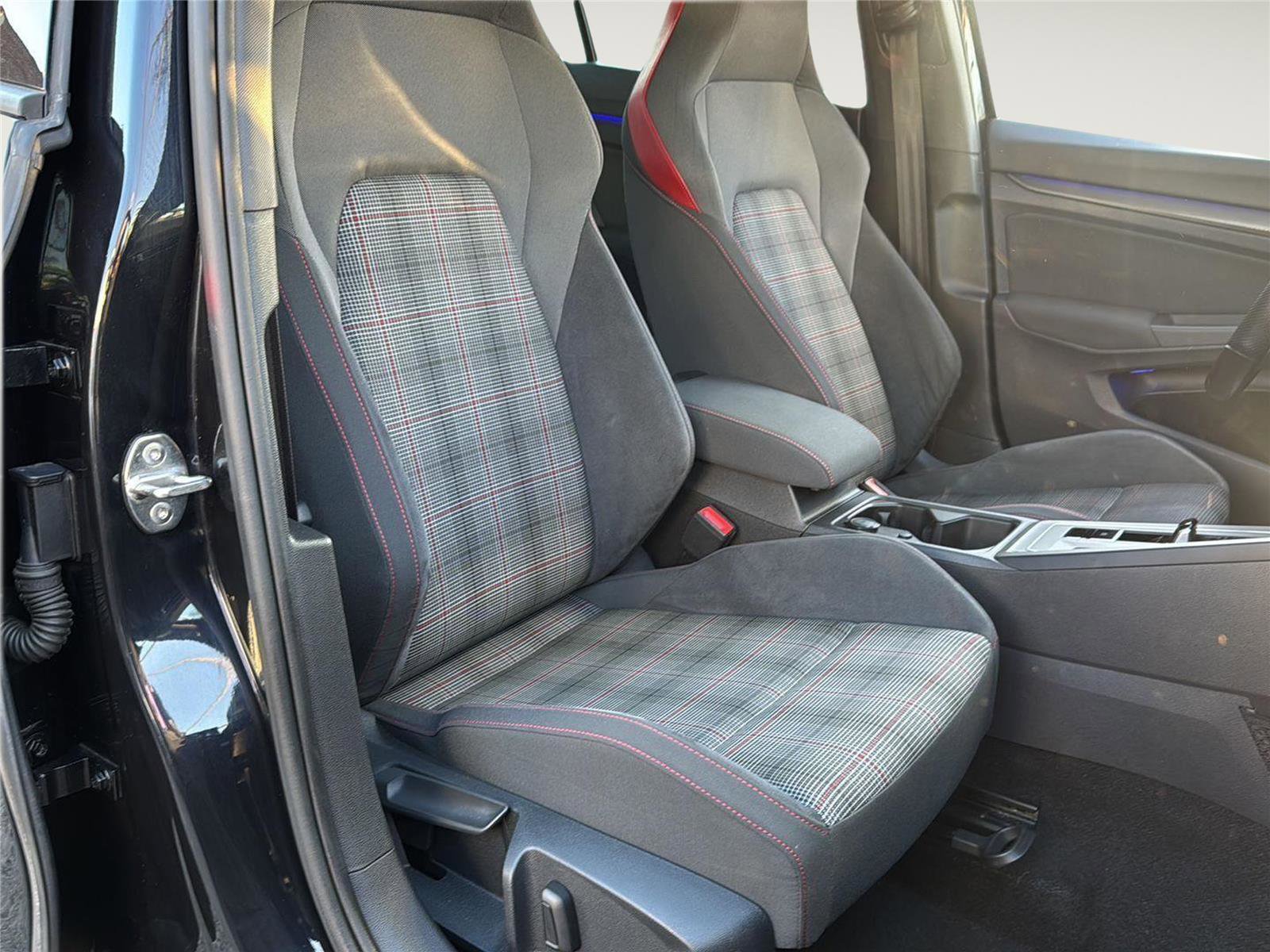 Used 2022 Volkswagen GTI SE image 29