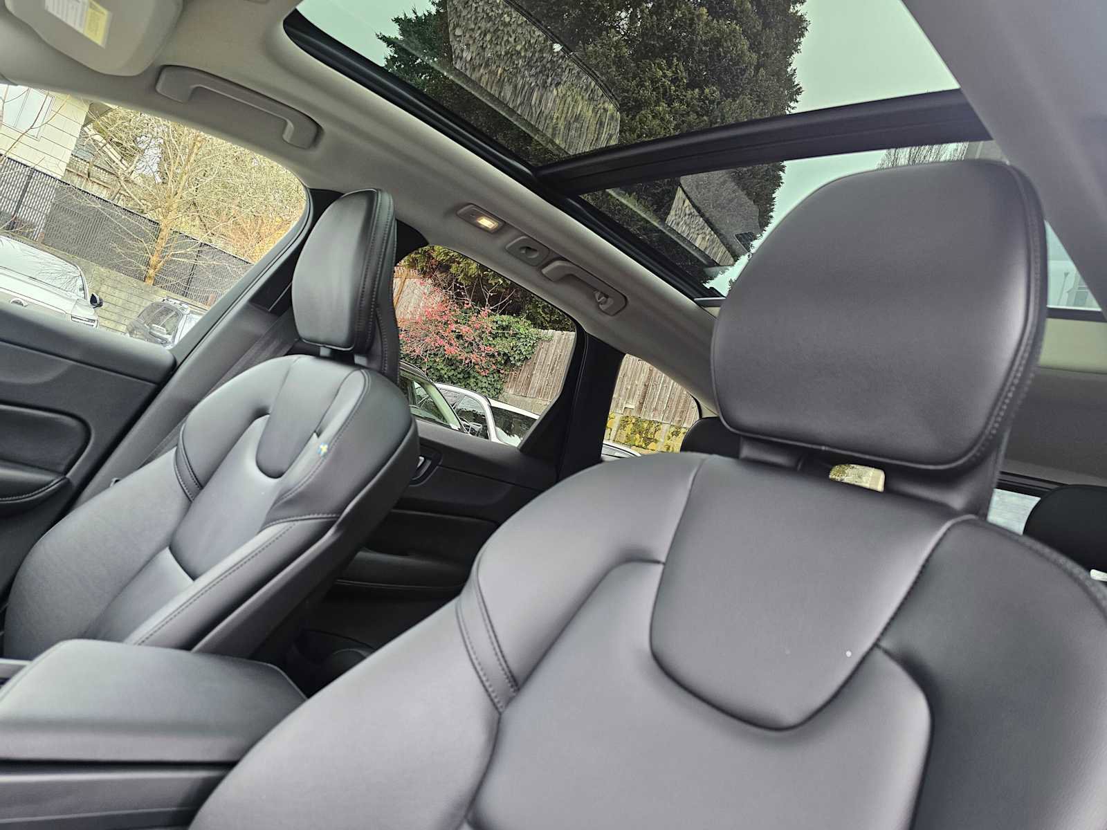 Certified 2025 Volvo XC60 B5 Core w/ Protection Package Premier image 19