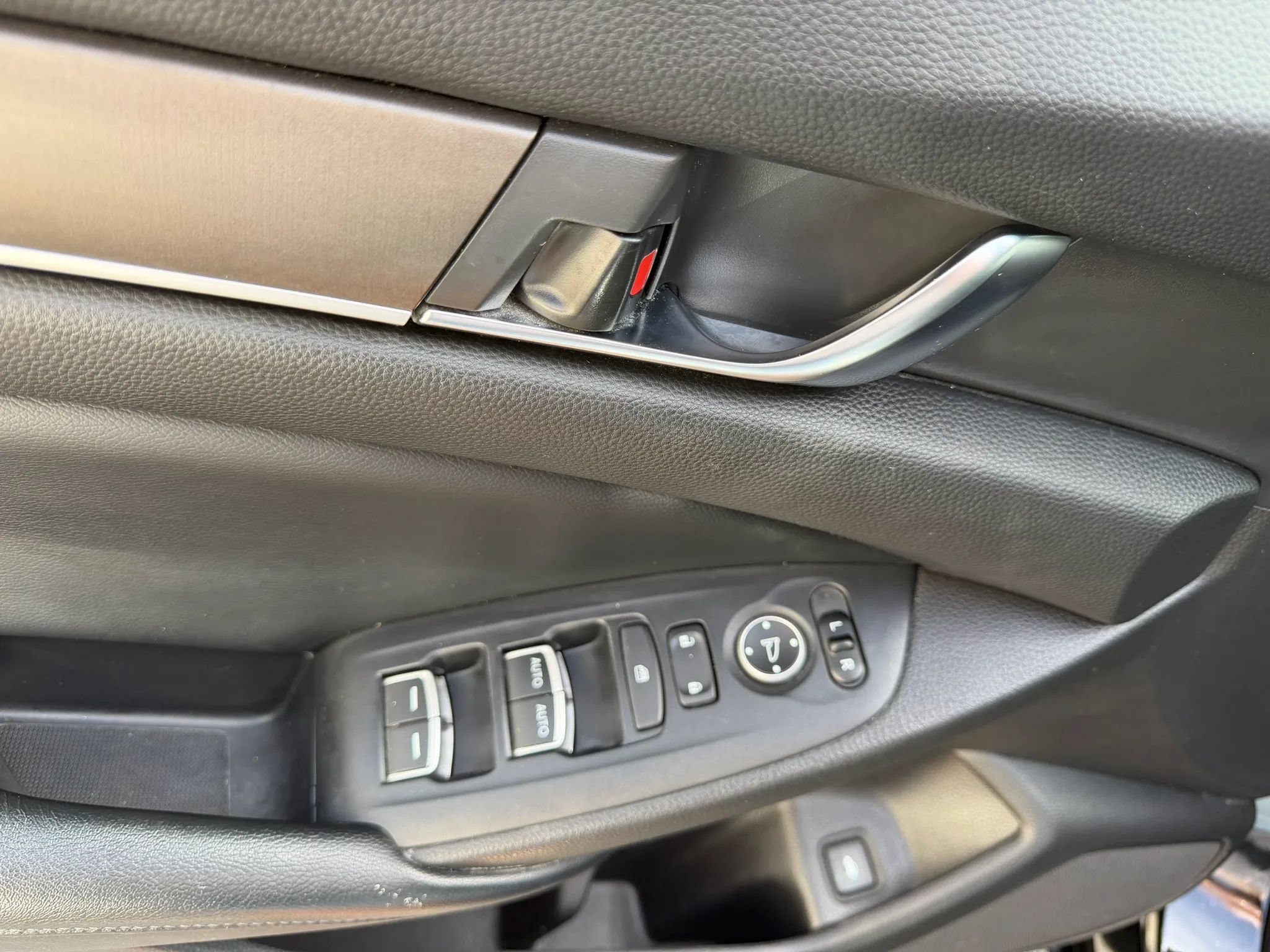 Used 2018 Honda Accord LX image 13